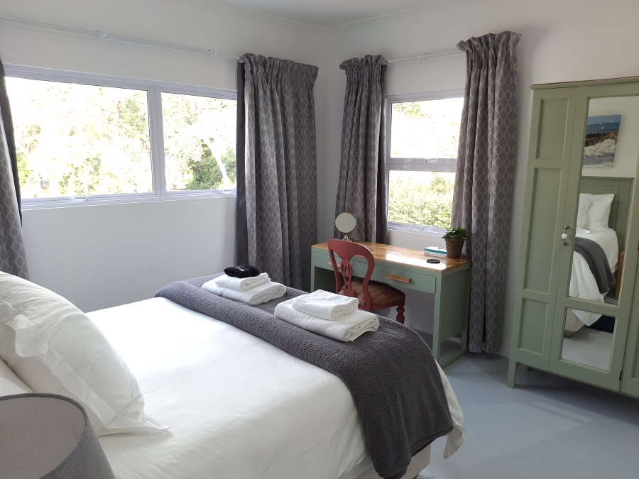 To Let 1 Bedroom Property for Rent in Clovelly Western Cape